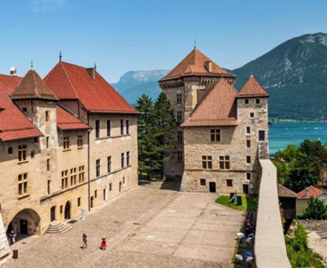Chalet Charm In The Heart Of The Old Town Annecy Exterior photo
